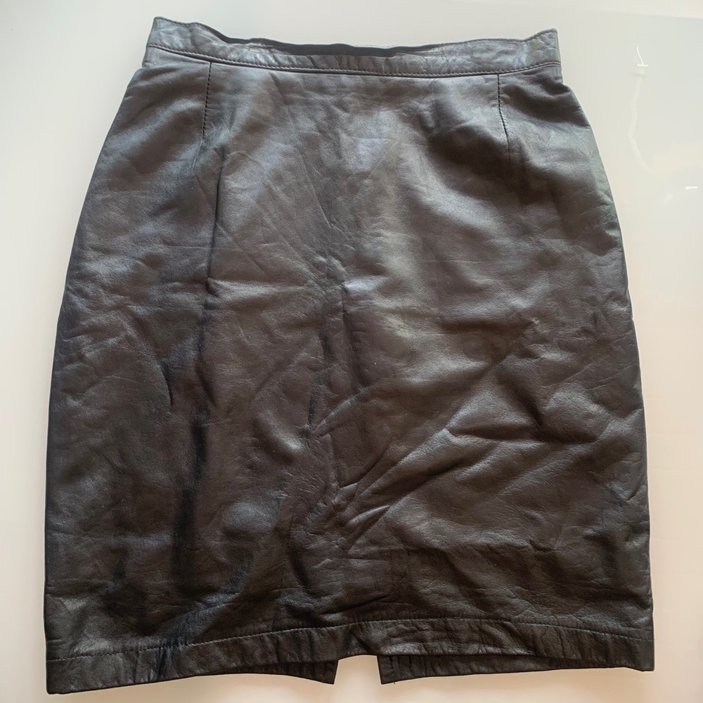 Vintage 70's fine leather mini skirt - Picture 4 of 8